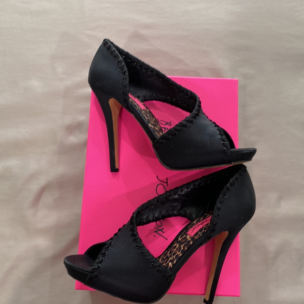 Betsey Johnson, Walter heels, black, size 7.5 new in box